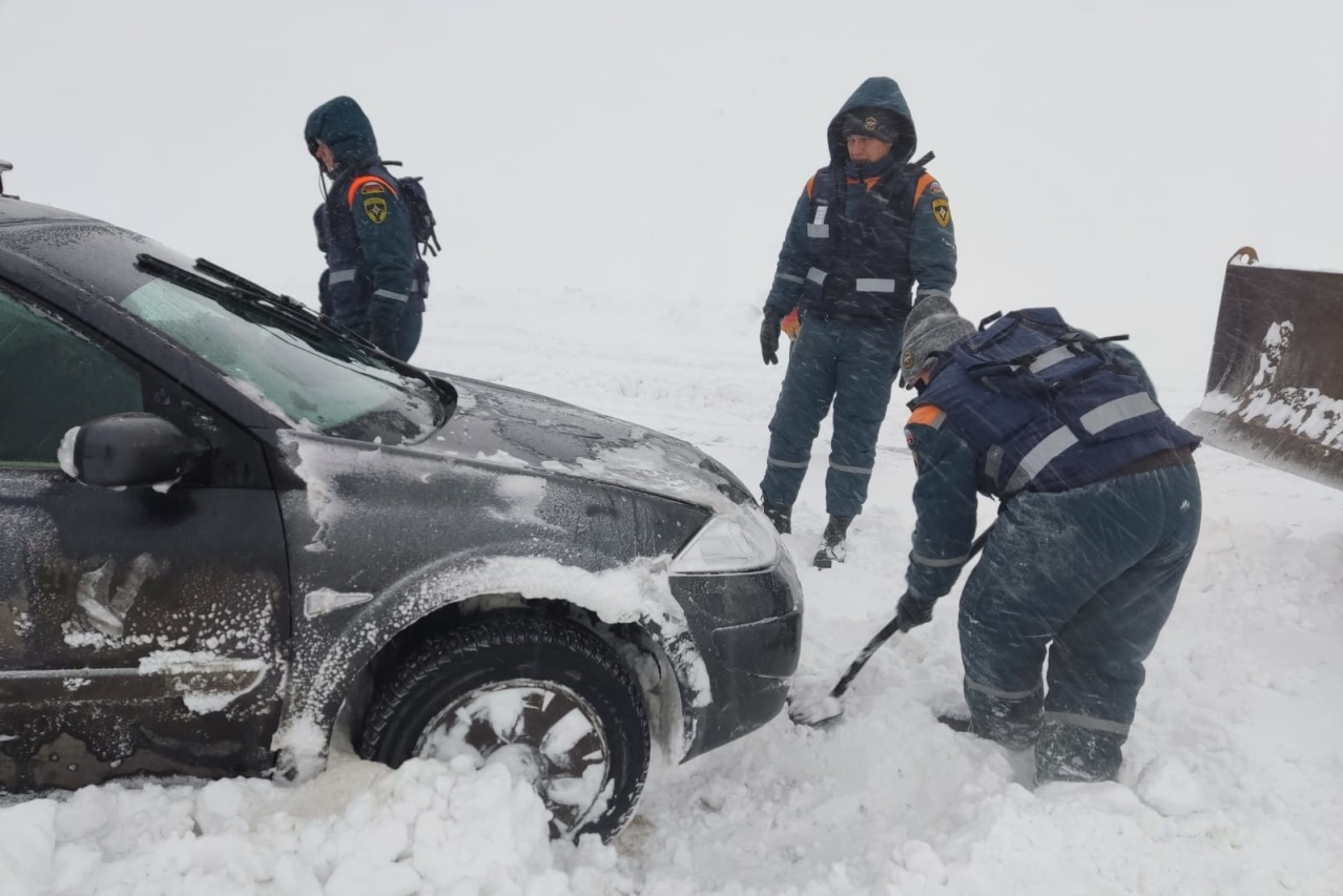 Что делать, если вы попали в снежный плен на трассе?