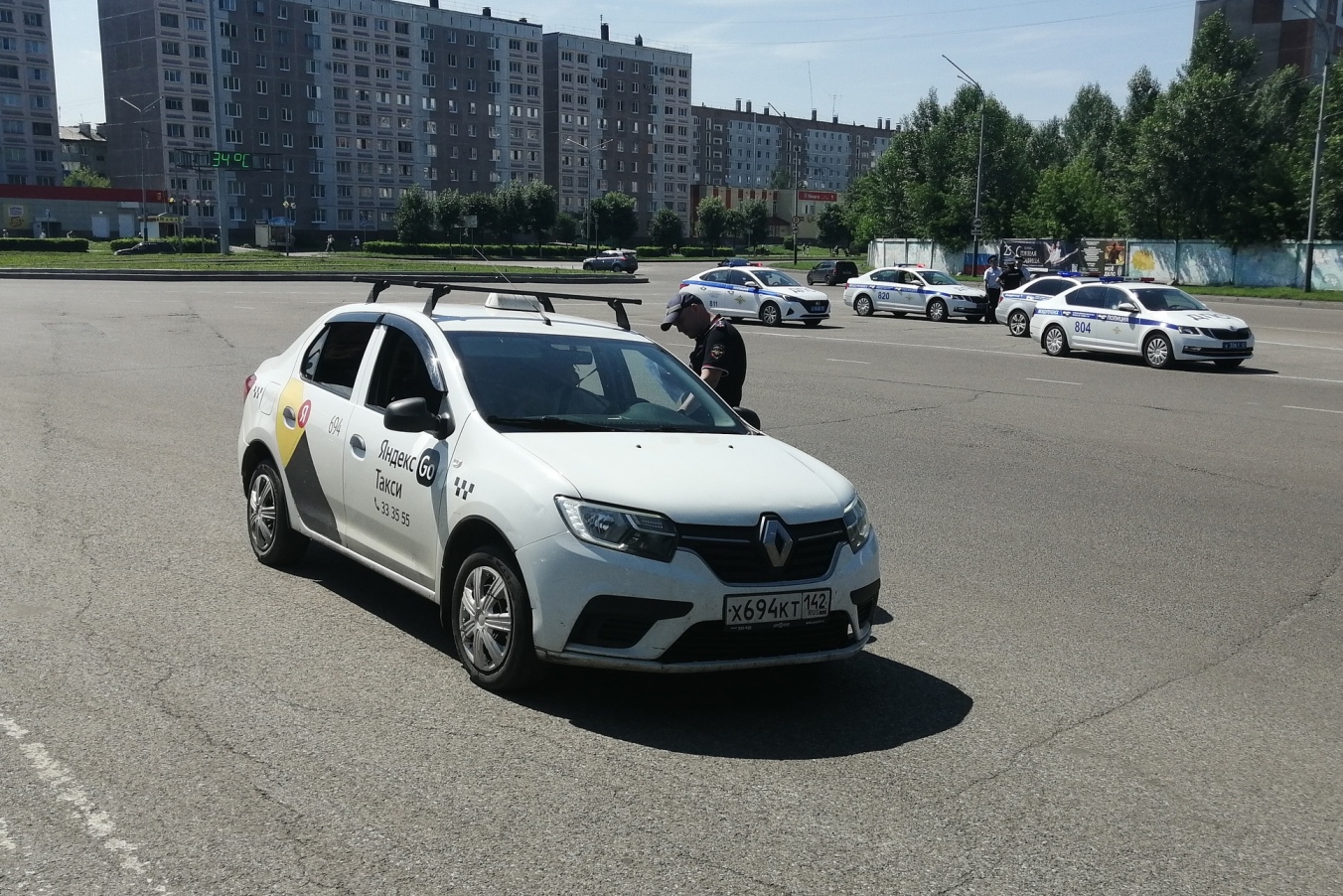 Запрет иномарок в такси одобрили в первом чтении